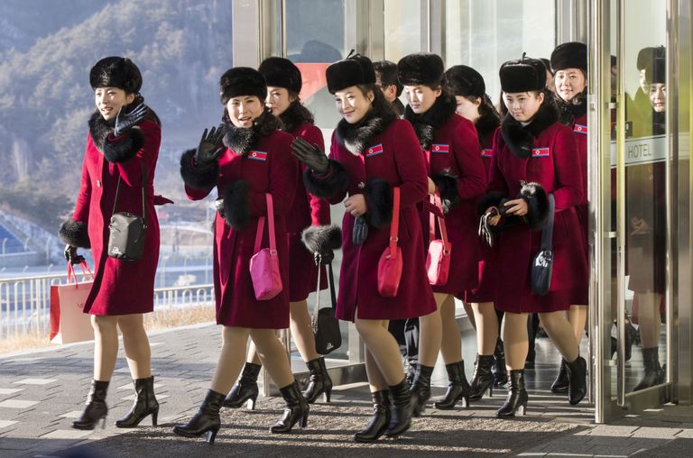 Põhja-Korea tantsutüdrukud saabumas Lõuna-Koreasse.