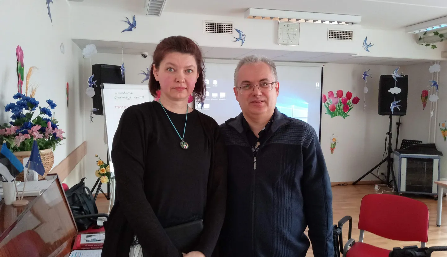 Кади Неубауэр из НКО "Жизнь с деменцией" и городской врач Нарвы Андрей Антонов.
