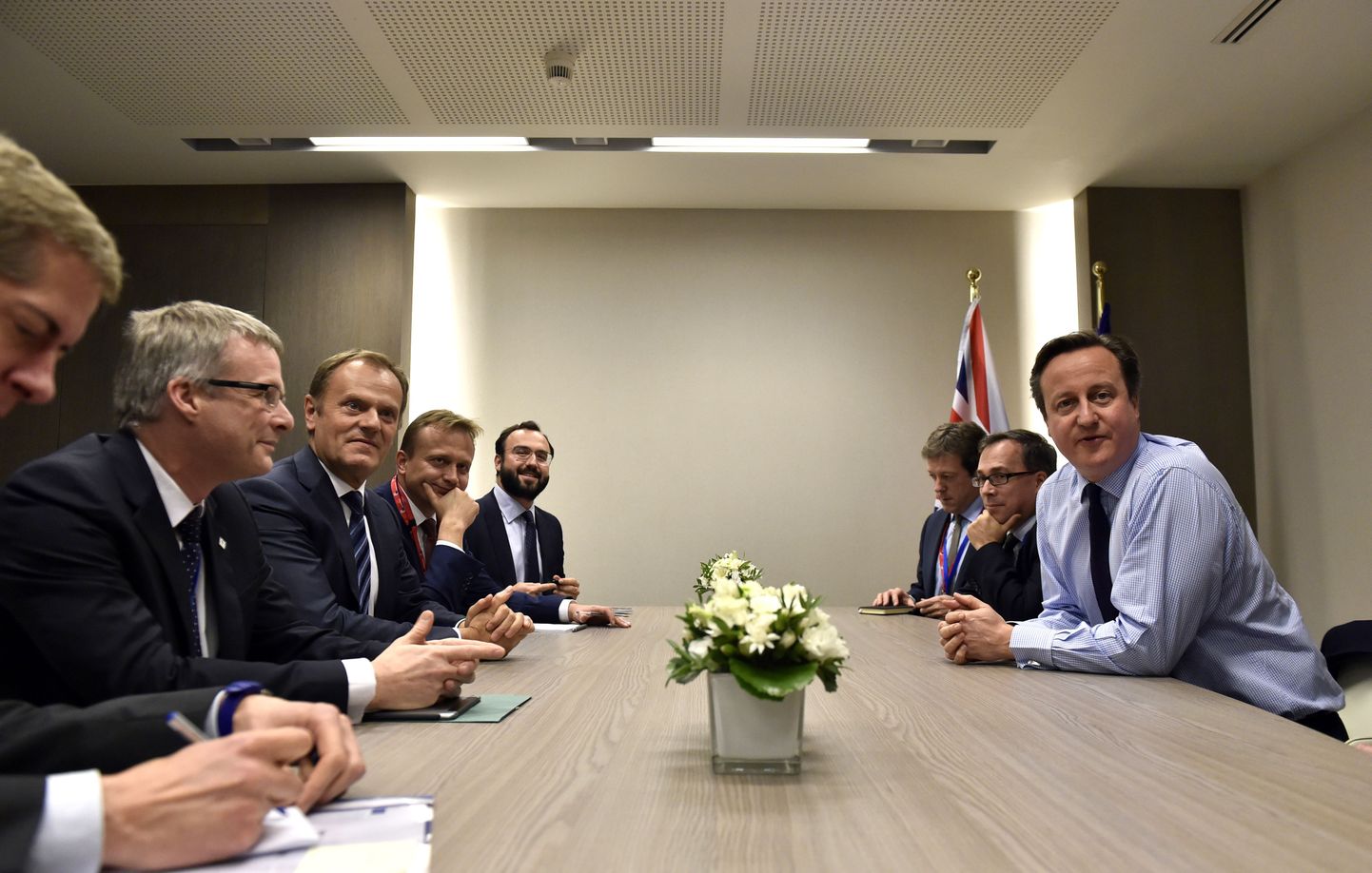 Euroopa Ülemkogu presidendi Donald Tusk (vasakult kolmas) eilne kohtumine Briti peaministri David Cameron (paremal esiplaanil).