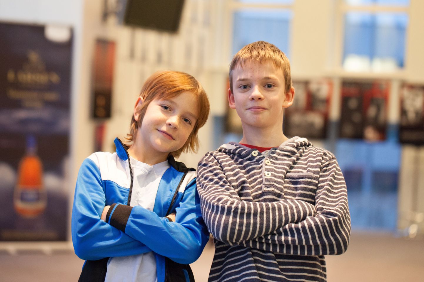 Mikk Kaasik (vasakul) ja Kaspar Kiisk on juba staažikad näitlejad ning dubleerivad teineteist Vanemuise lastemuusikalis «Nukitsamees». Fa-dieesi laulustuudios harjutavad poisid on head sõbrad ning teevad koos ka bändi.