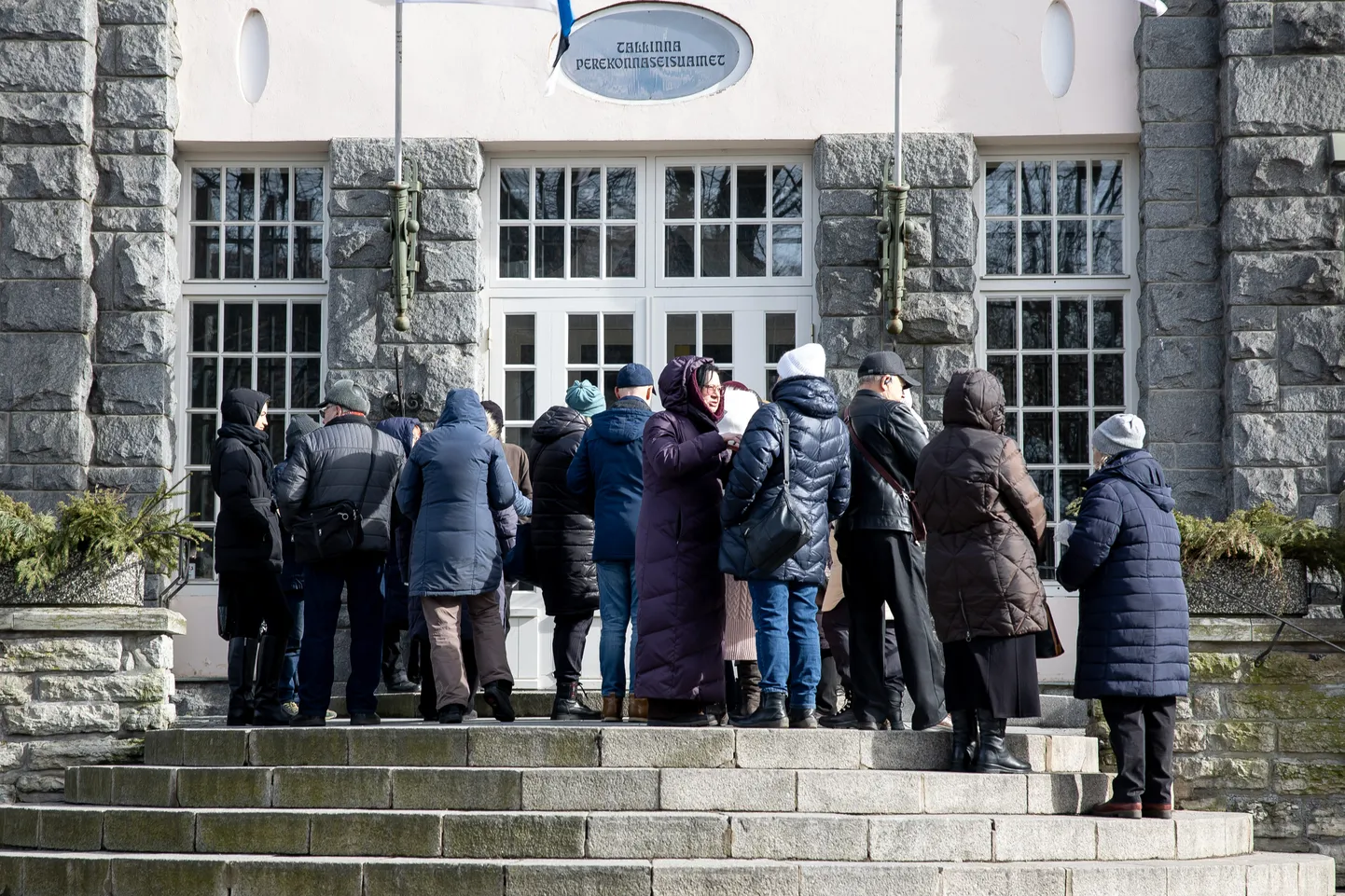 Ka õigusabilepingu lõppemise päeval oli pool tundi enne uste avamist järjekord tekkinud.