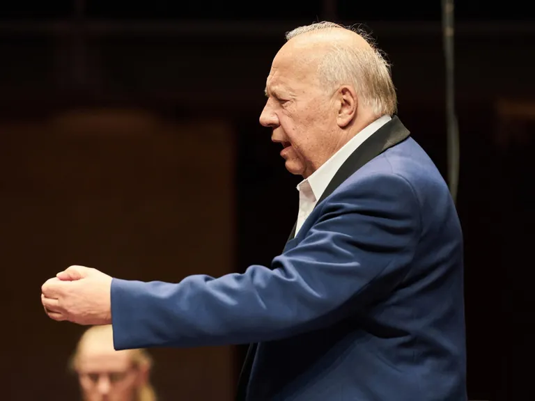 Neeme Järvi mullusel Pärnu Muusikavestivalil kontserti juhatamas.