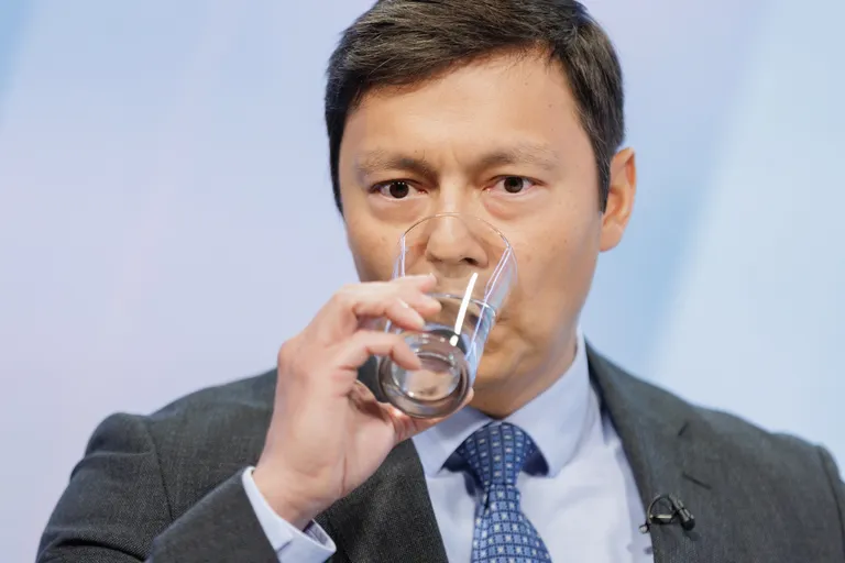 Метящему в лидеры центристов Михаилу Кылварту тоже не то чтобы легко.