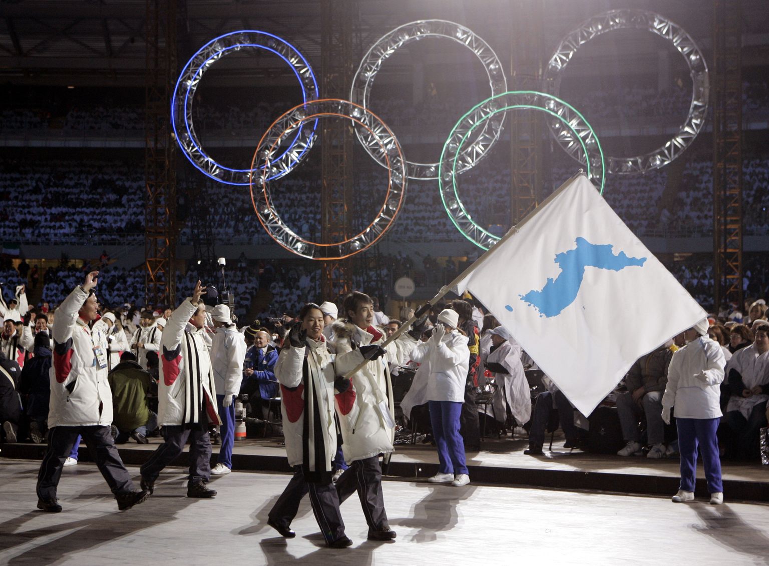 Ka Torino olümpiamängude avatseremoonial sammusid kaks Koread sisse ühise delegatsioonina.