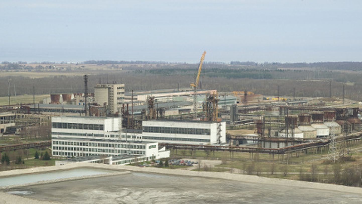 Kohtla-Järve servas paiknevas Nitroferdis soikus väetiste tootmine juba enam kui 30 kuud tagasi, ent ettevõte on siiani jätkanud 420 töötajale palga maksmist.
