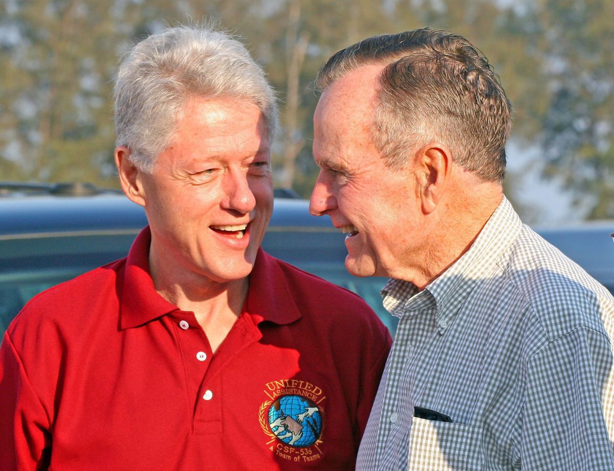 No labās: Džordžs Bušs un Bils Klintons