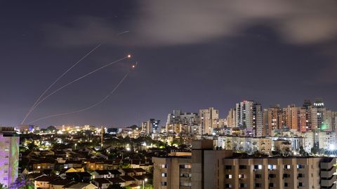 Hamas tulistas üle mitme kuu Tel Avivi suunas rakette