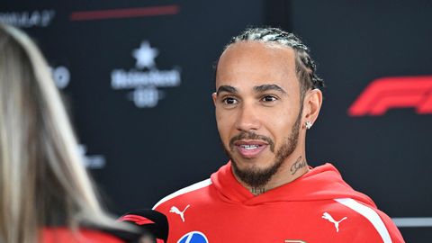Hamiltons: F-1 sacīkstes kļuvušas daudz jautrākas