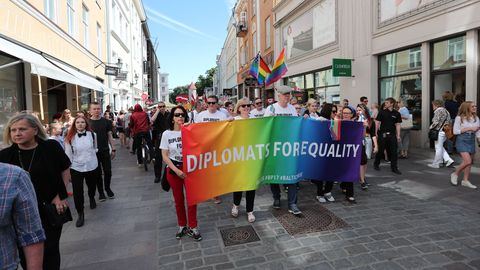 Картина дня: ЛГБТ-парад в Таллинне, смертельная авария и пропавший Ваня