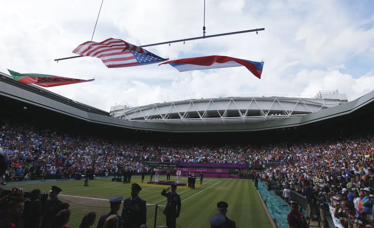 Serena Williams nägi, kuidas medalitseremoonial USA lipp alla kukkus
