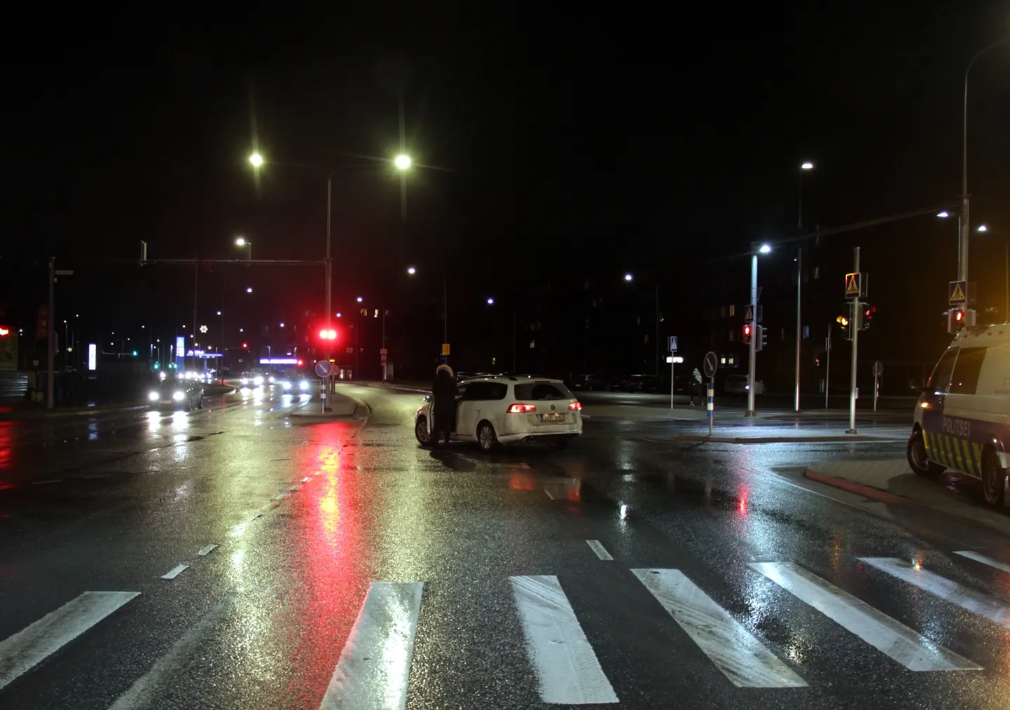 Kokku põrkasid sõiduautod Lexus ja Volkswagen Passat
