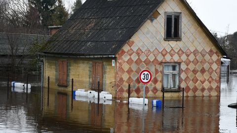 ÜLEUJUTUS LÄTIS ⟩ Daugava kaldal elavatel Jēkabpilsi elanikel paluti kiirelt evakueeruda
