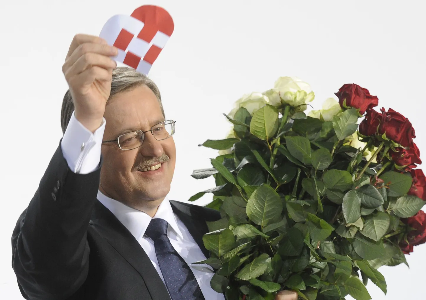 Бронислав Коморовский уже празднует победу на президентских выборах в Польше.
