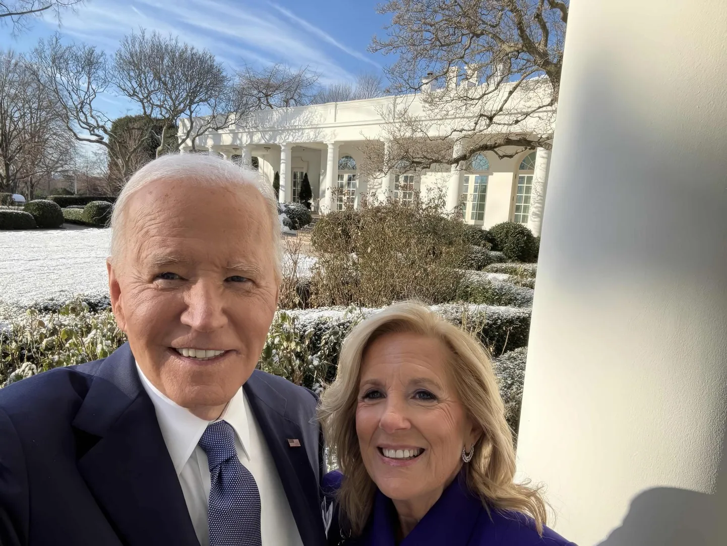 Valgest Majast lahkunud Joe ja Jill Biden Roosiaias. ​