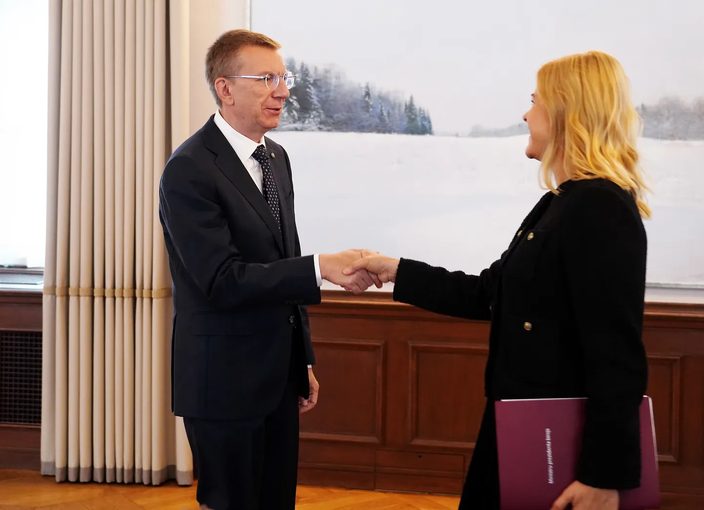 Valsts prezidents Edgars Rinkēvičs un Ministru prezidenta amata kandidāte Evika Siliņa tikšanās laikā Rīgas pilī..
