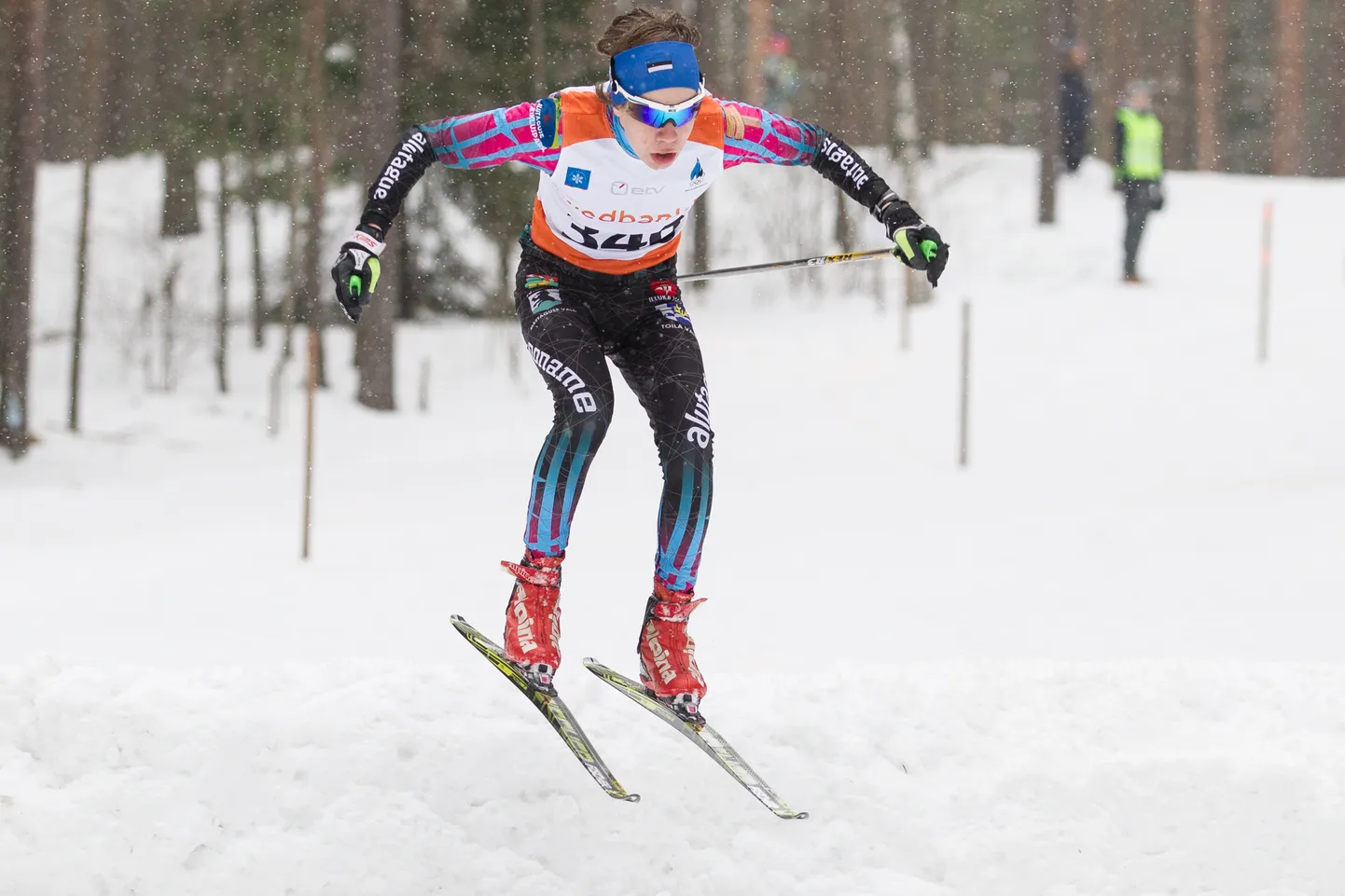 Danny-Rocco Anton üllatas Eesti noorte meistrivõistlustel pronksmedali võiduga 10 km vabastiilis sõidus raskel Tehvandi ringil.