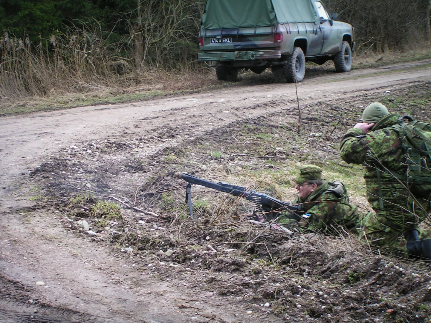KUULIPILDUJA TULISTAMAS: Aupauke lasevad kaitseliitlased Tarmo Kuusik ja Valdek Jõgi.