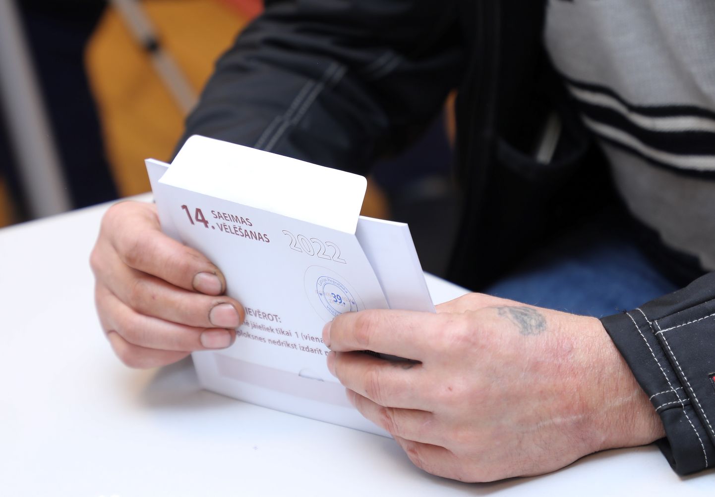 14. Saeimas vēlēšanas 39. vēlēšanu iecirknī Rīgas Angļu ģimnāzijā.