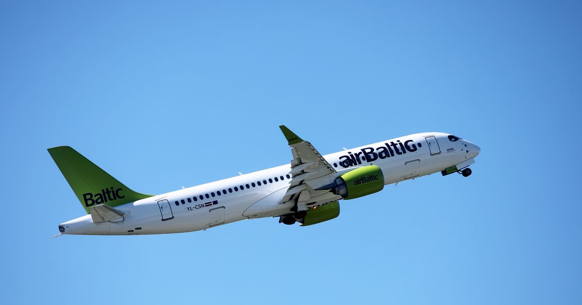 Video Tallinas Lidostā Atgriezusies Zibens Skarta Airbaltic Lidmašīna