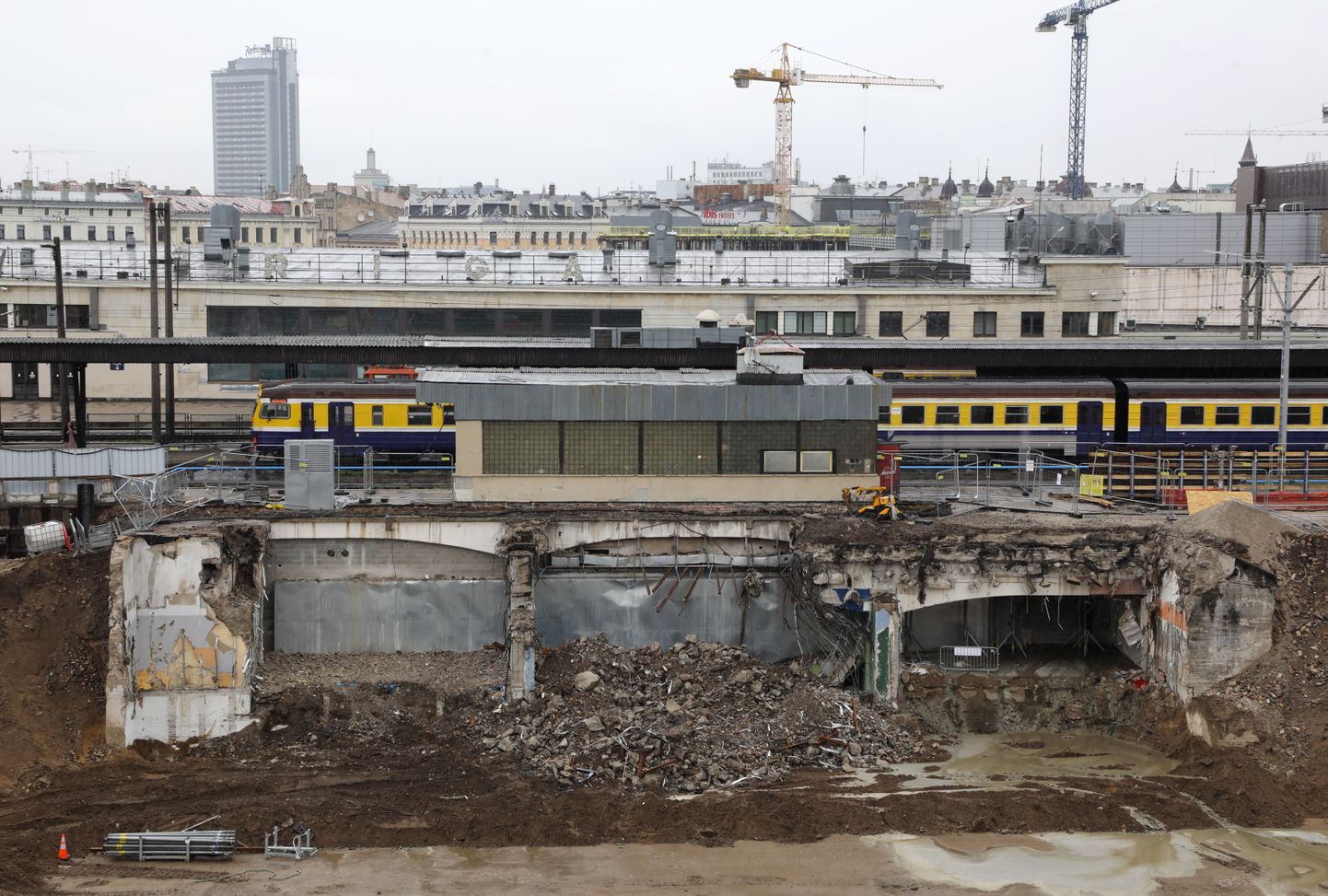 Demontētie Rīgas Dzelzceļa stacijas tuneļi "Rail Baltica" būvlaukumā.