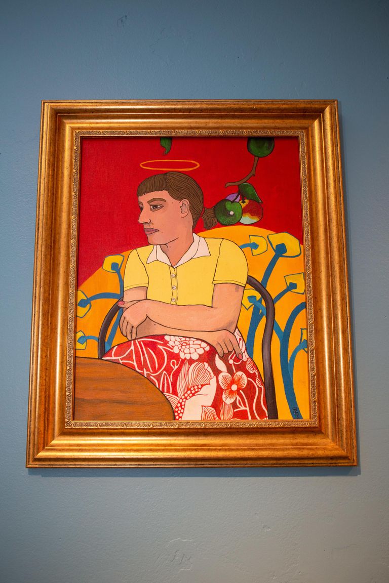 Kairo on maali «Gauguiniana» (2012) esiplaanile maalinud ennast laua taga, taust on aga samasugune, nagu oleks selle maalinud Paul Gauguin.