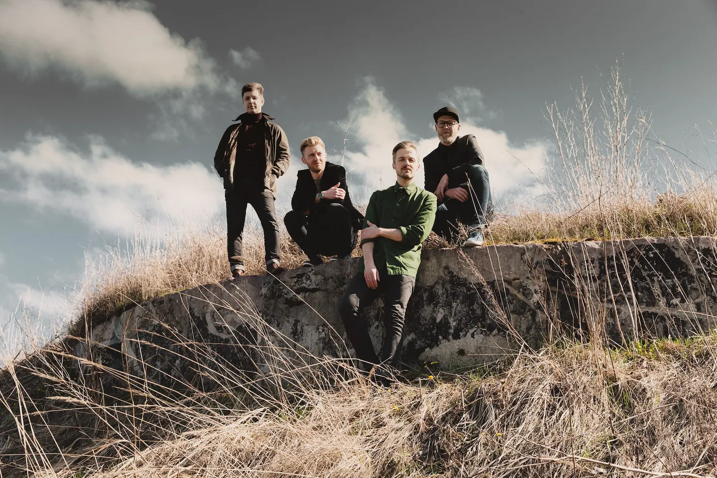 Ewert and the Two Dragons andis välja uue kauamängiva «Hands Around the Moon».