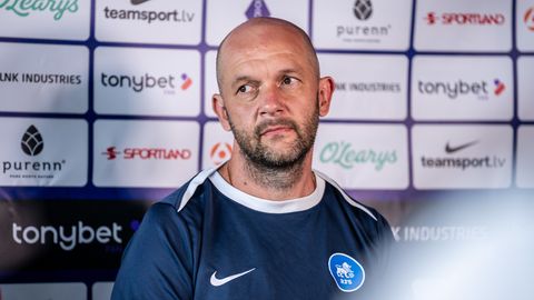 RFS treneris Morozs izsaka domas par Ikaunieka sarkano kartīti Malmē