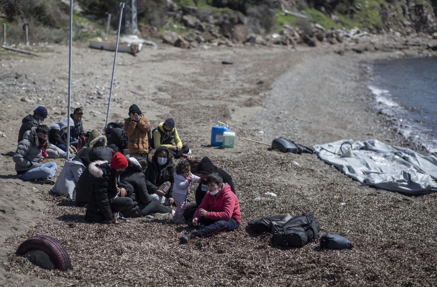Väidetavalt Kreekast tagasi merele saadetud migrandid mullu aprillis Türgi rannikul Ayvalıki piirkonnas.