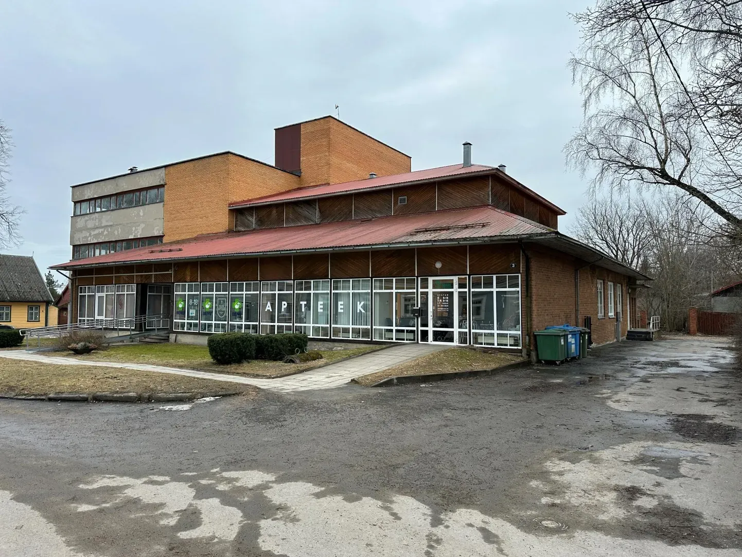 Здание аптеки в Пайде построили 54 года назад.