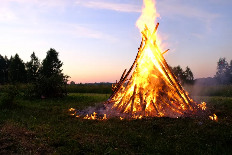 Jaanituld on võimalik mitmes erinevas Eesti paigas nautida.