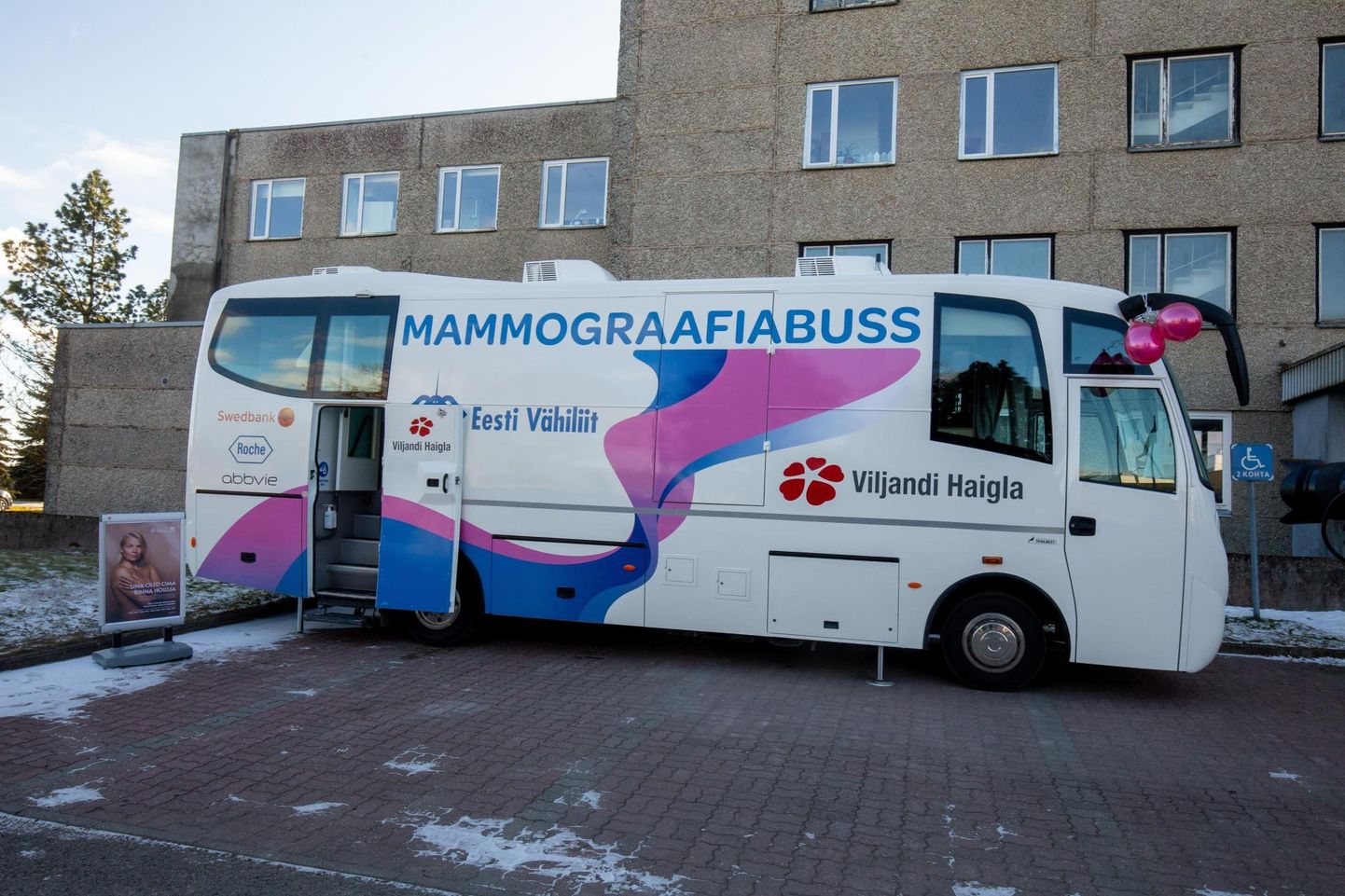 VILJANDI, EESTI,05MAR21
Viljandi haigla sai endalemammograafiabussi. Eesti Vähiliit andis Viljandi haiglale üle oma mammograafiabussi.
ELMO RIIG/SAKALA