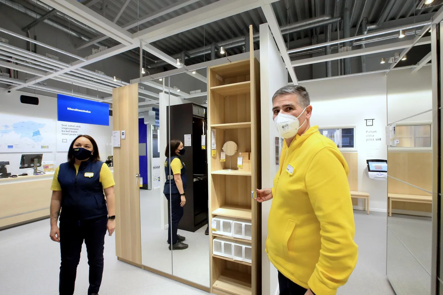 Ikea Eesti juht Christian Schneider ning sisekujundaja Rita Rimke.