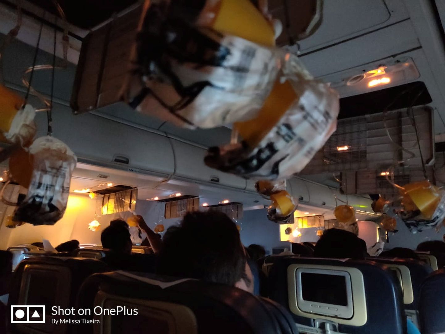 Hapnikumaskid langesid õhurõhu vähenemise tõttu Jet Airwaysi lennuki kabiinis alla.