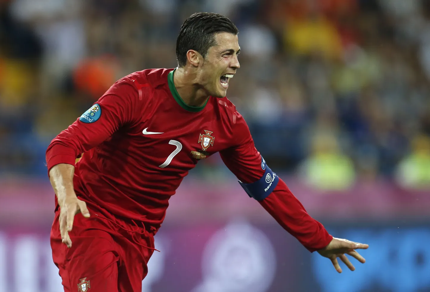 Cristiano Ronaldo lõi Portugali 2:1 võidumängus Hollandi võrku mõlemad väravad.