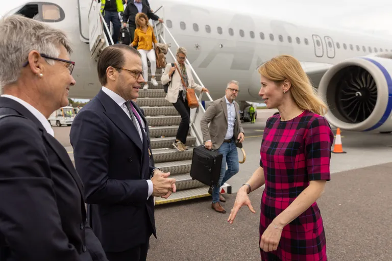 Peaminister Kaja Kallast tervitas eile Rootsi kroonprintsess Victoria abikaasa prints Daniel.