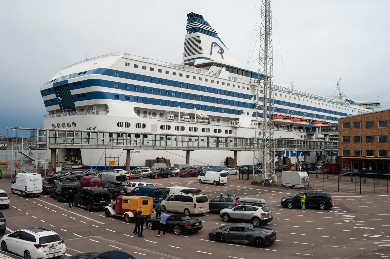 Tallink Grupi laev Silja Serenade ülemöödunud aastal Helsingi Lõunasadama Olümpiaterminalis.