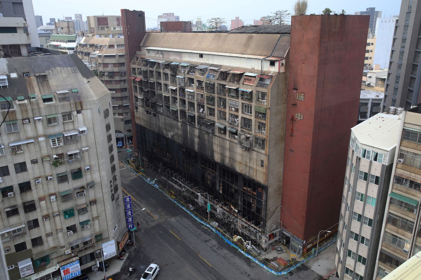Põlenud korrusmaja Kaohsiungi linnas.