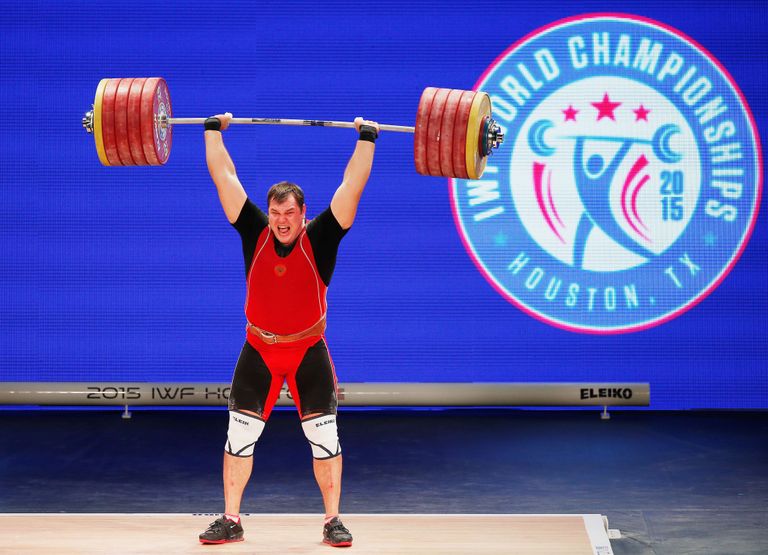 Aleksei Lovtšev on Houstonis peetud MMil tõuganud maailmarekordit tähistavad 264 kg. Foto: