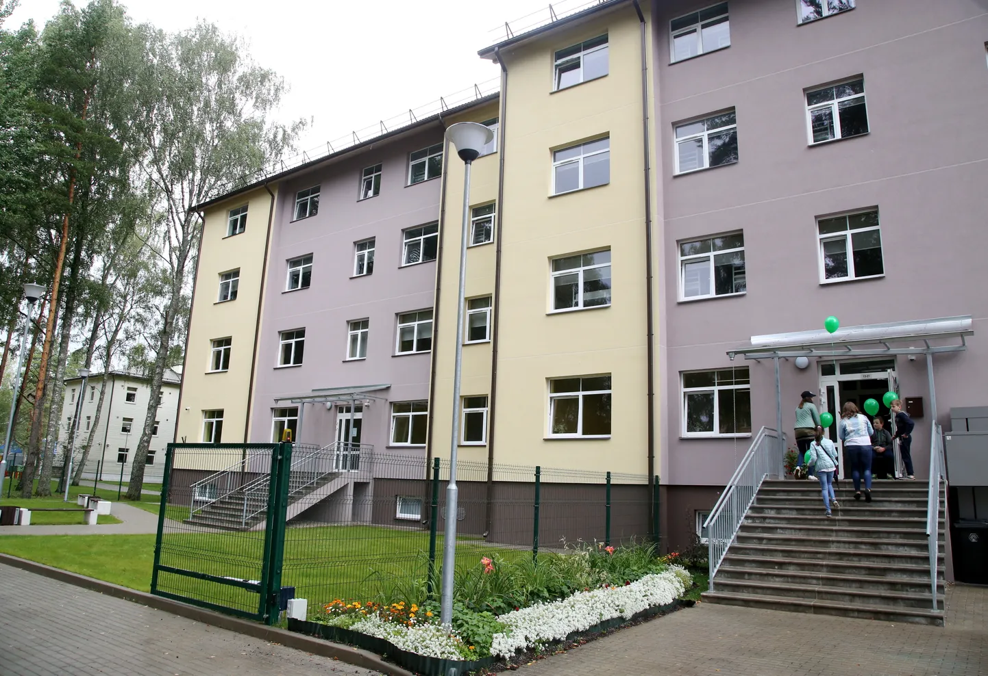 Patvēruma meklētāju izmitināšanas centrs "Mucenieki".