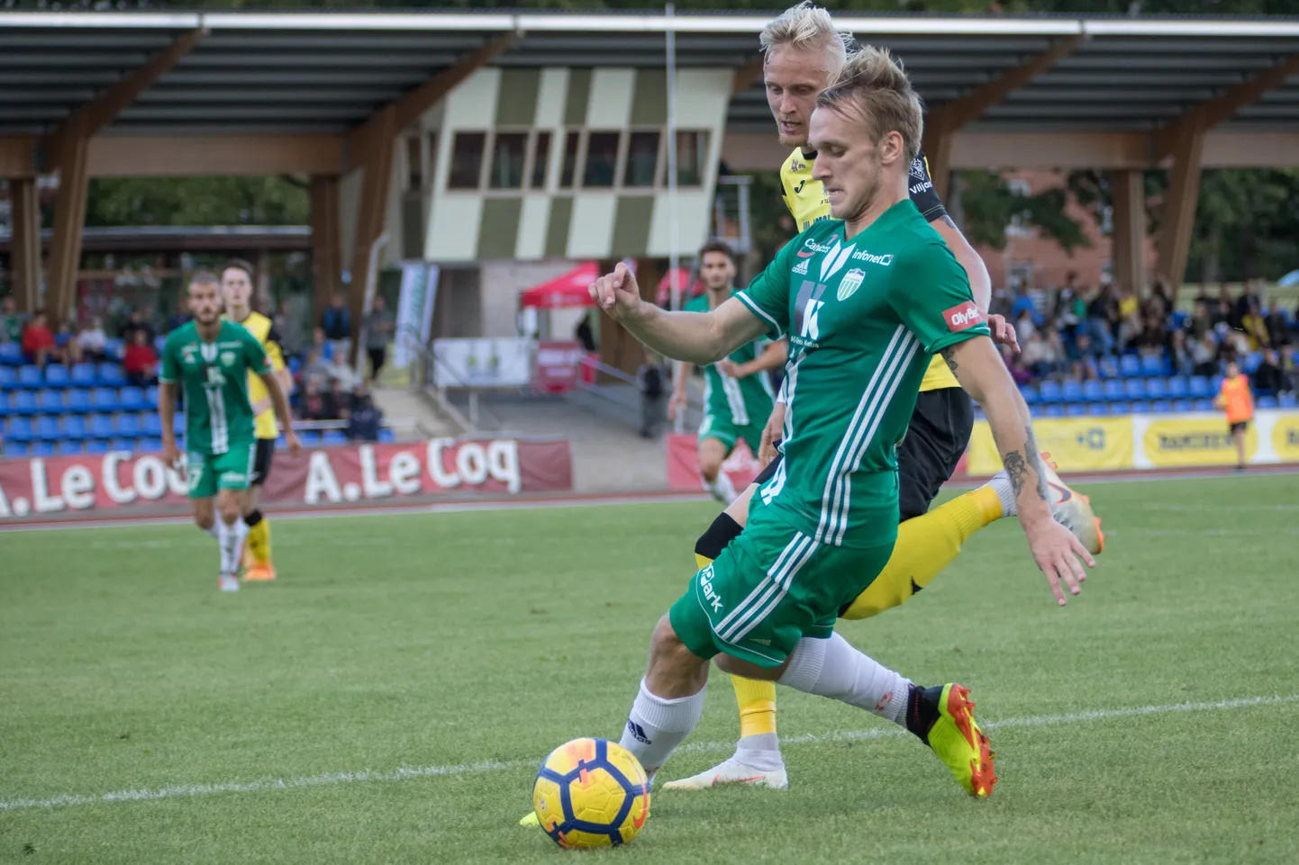 Mark Oliver Roosnupp (rohelises) lõi Levadia eest kaks väravat.