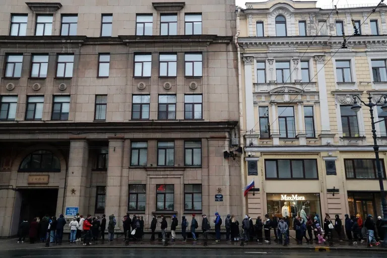 Очередь на участке в Петербурге