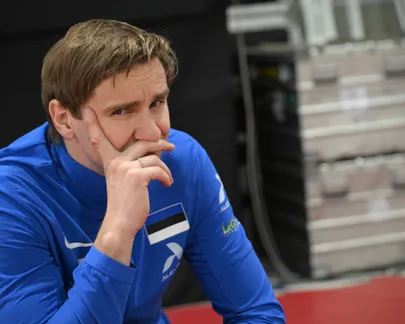 Vehkleja Katrina Lehise treener Nikolai Novosjolov.
