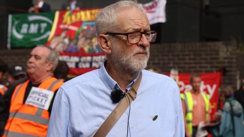 Jeremijs Korbins nodibināja jaunu radikāli kreiso partiju Lielbritānijā