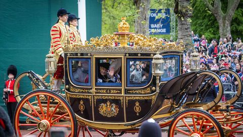 GALERII ⟩ Vaata fotosid kuningas Charles III kroonimistseremoonia rongkäigust