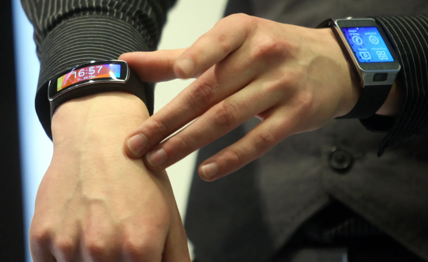 Pasākums "Samsung" tehnoloģiju telpā, kura laikā iepazīstina ar jauno viedpulksteni.