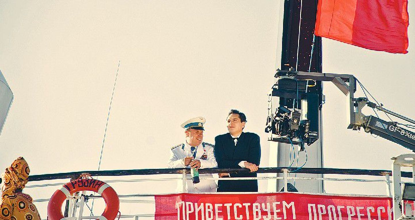 Haapsalus võeti üles stseen, kus kosmonaut Juri Gagarin (vasakul) ja tulevane Kasahstani riigipea Nursultan Nazarbajev kohtuvad 1962. aastal Helsingisse sõitval laeval.