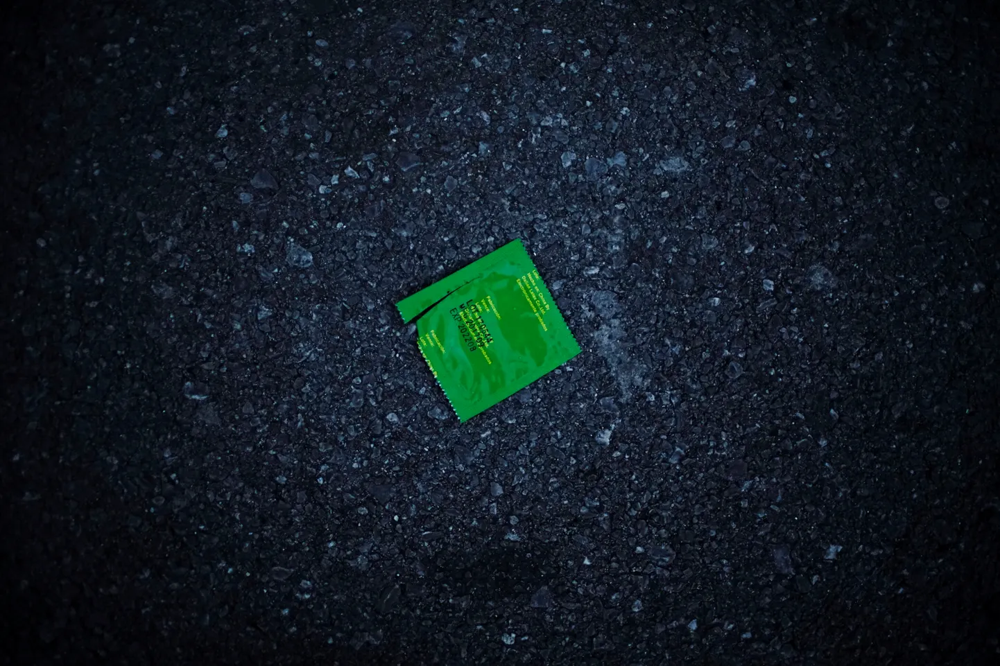 Tühi kondoomiümbris Havana tänaval.