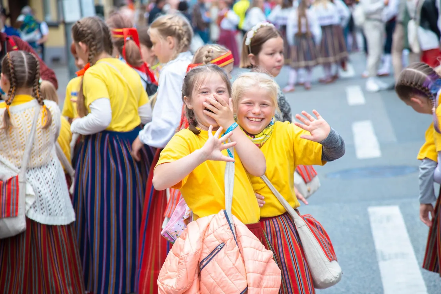 Mudilased olid rongkäigu eel elevil, oskamata ehk arvata, mis neid ees ootab.