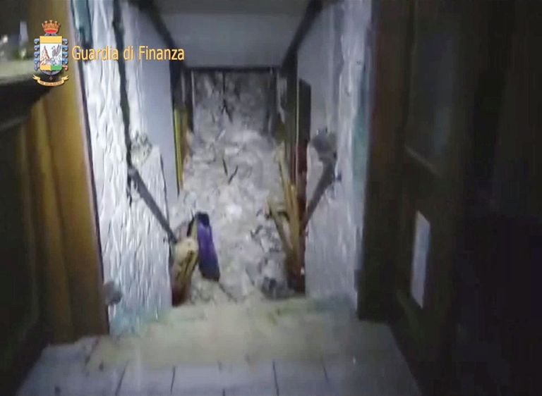 Videokaader laviini alla jäänud hotelli sisemusest. Reuters/Scanpix