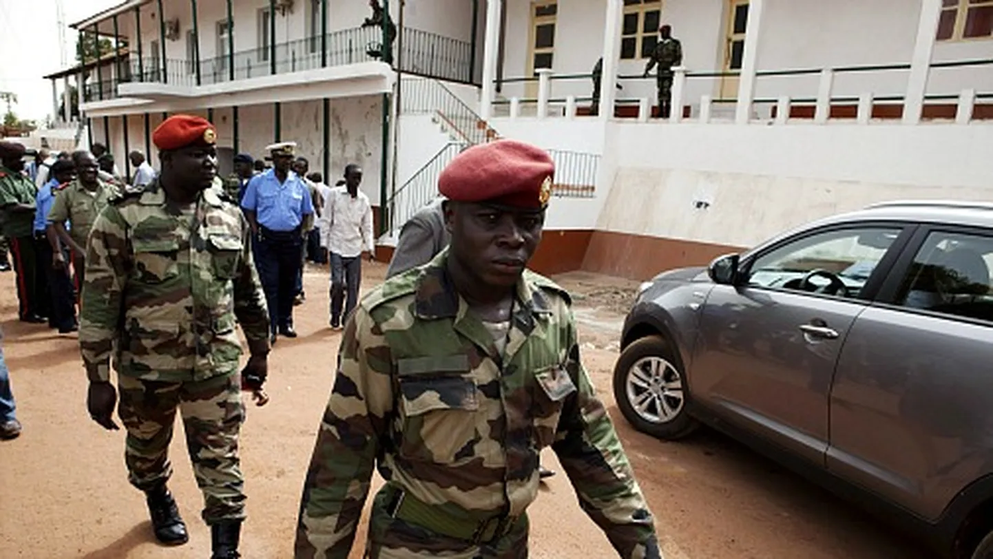 В гвинее официально. 1969 конакри. В гвинее официально. Переворот в гвинее. Мамади думбуя гвинея.